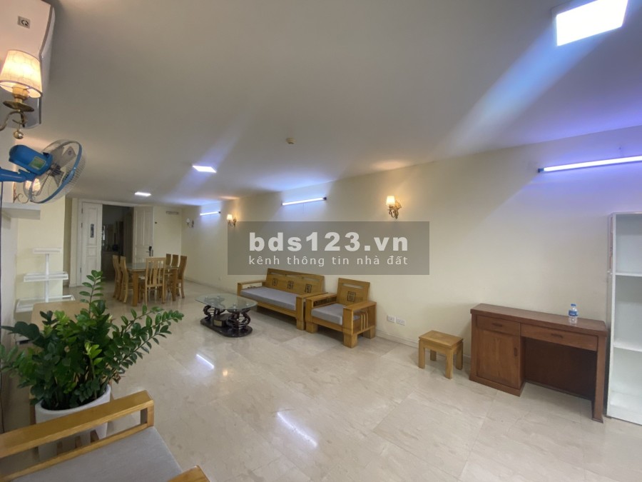 Bán nhanh căn hộ P1 Ciputra tầng trung, 145m2, 3PN, đủ đồ, hướng Tây Bắc. Giá 4.6 tỷ