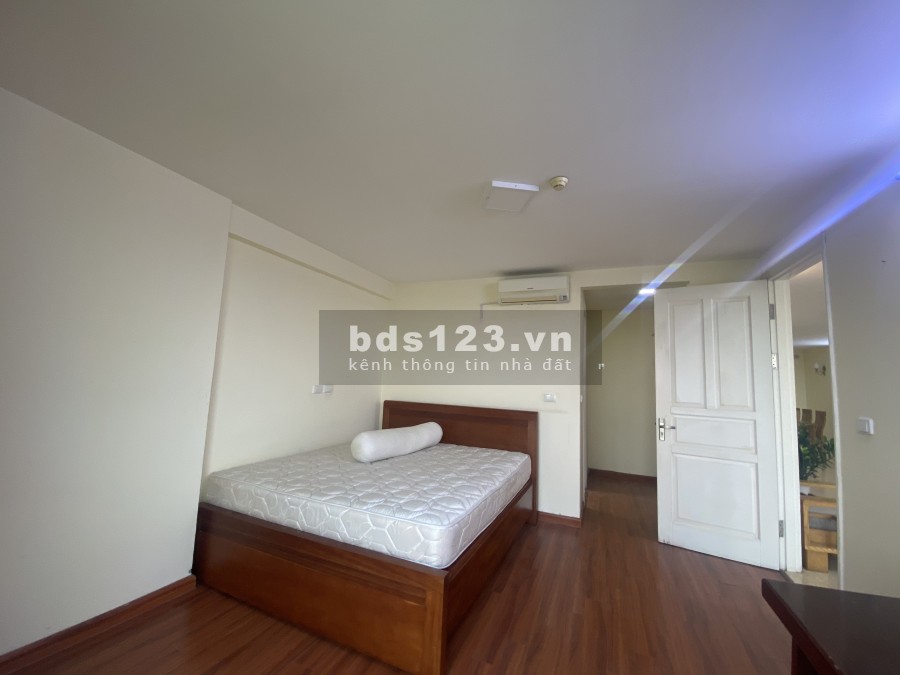 Bán nhanh căn hộ P1 Ciputra tầng trung, 145m2, 3PN, đủ đồ, hướng Tây Bắc. Giá 4.6 tỷ