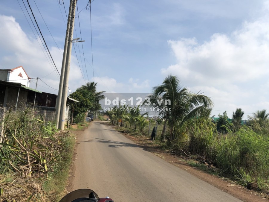 Cần trả nợ bán gấp diện tích sử dụng 856m2, giá 950 triệu đất vườn Hưng Thịnh.