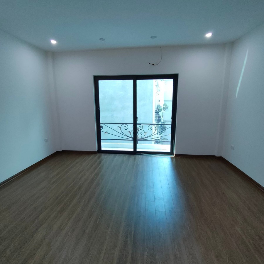 Bán nhà đẹp Nam Từ Liêm Hồ Tùng Mậu, ô tô cách 10m, xung quanh tiện ích đầy đủ