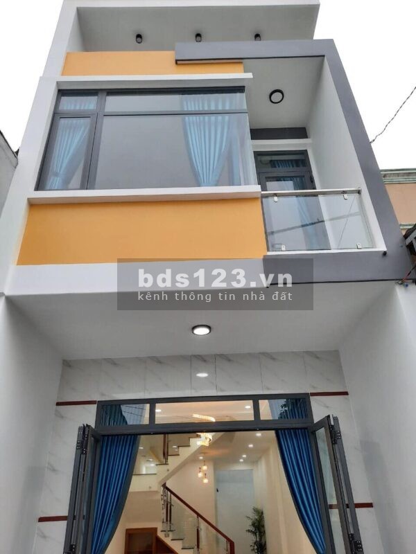 Nhà đẹp như hình , giá 700tr full nội thất ,84m2(2pn2wc) dọn ở ngay, vay 0 ls SHR liên hệ 0395171772