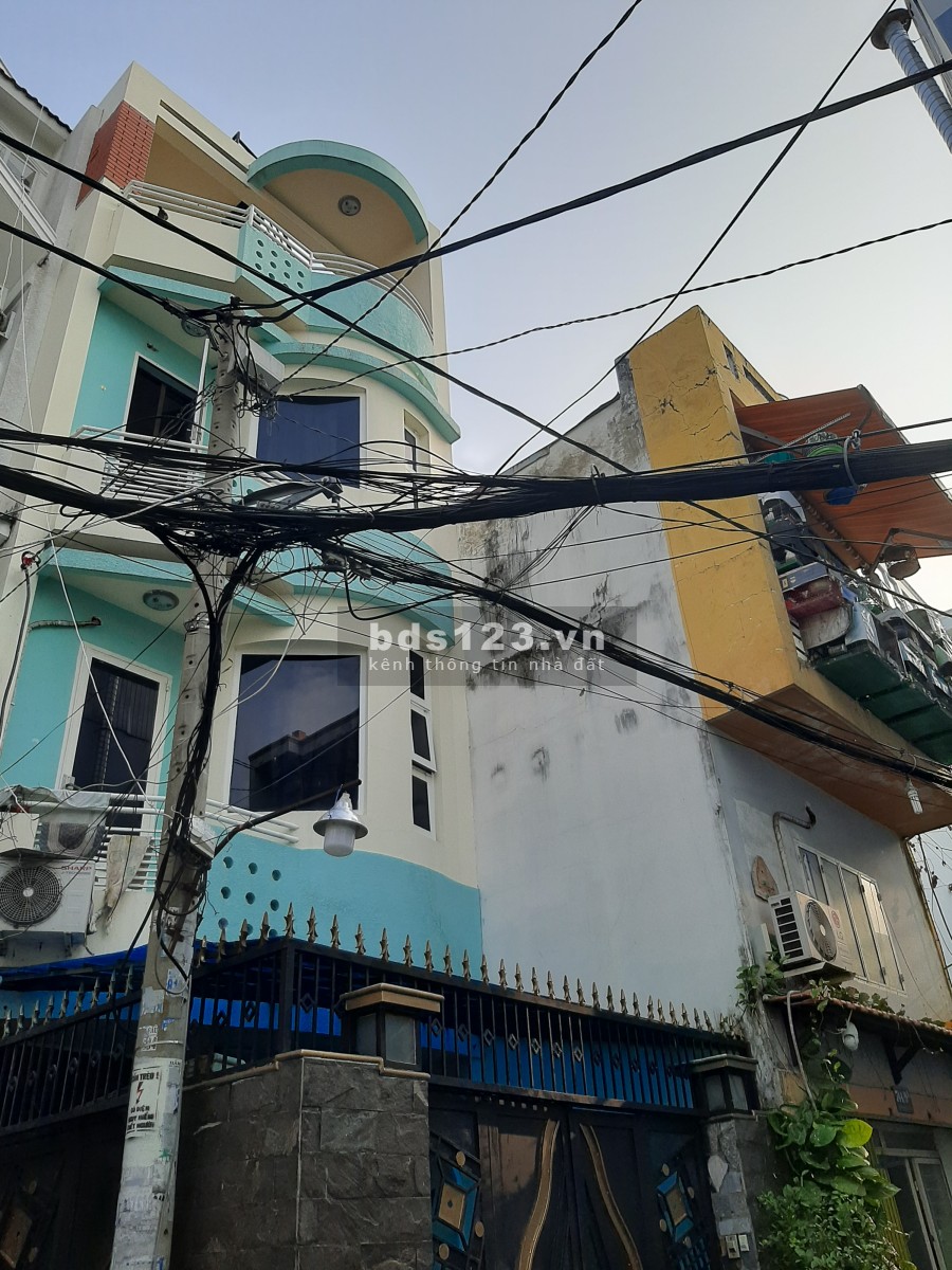 Chính chủ cần bán nhà hẽm xe hơi Quận Phú Nhuận, sổ chủ đứng tên, lh 0938039733