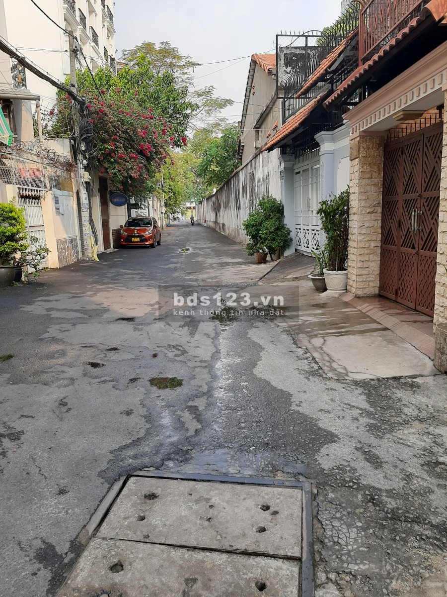 Chính chủ cần bán nhà hẽm xe hơi Quận Phú Nhuận, sổ chủ đứng tên, lh 0938039733