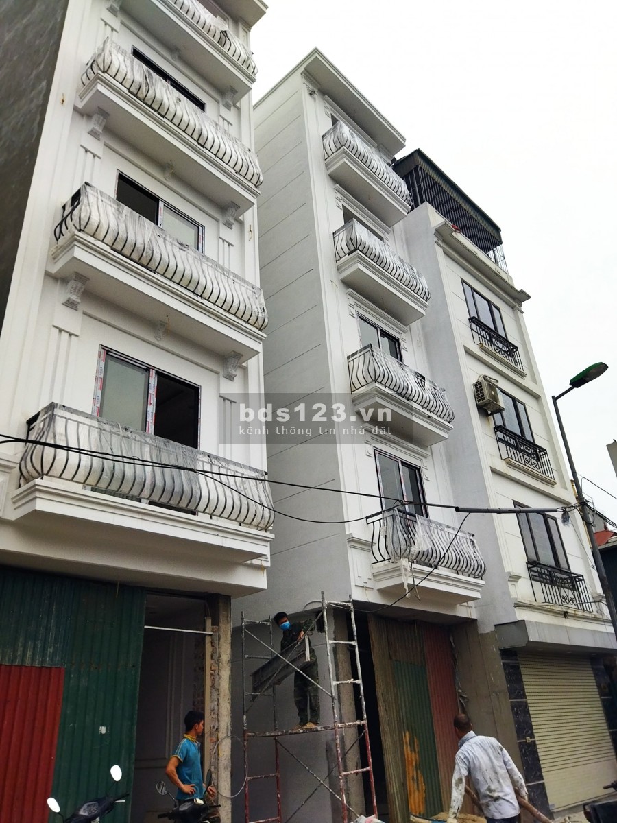 Bán nhà 5 tầng, diện tích 40m2, lô góc Tứ Hiệp, cạnh huyện ủy Thanh Trì, giá bán 3.8 tỷ