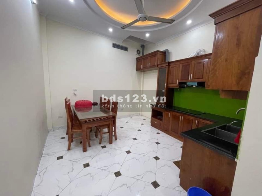 Cần bán nhà 3 mặt thoáng phố Hoàng Mai, diện tích sử dụng 32m2, 4 tầng, giá bán 3 tỷ