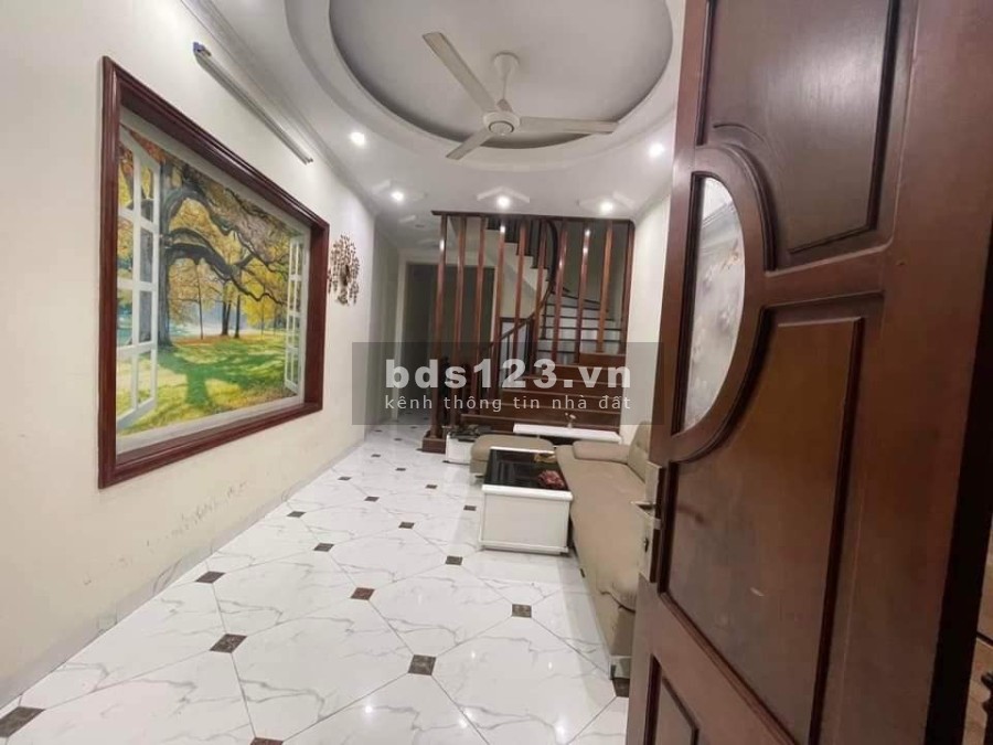 Cần bán nhà 3 mặt thoáng phố Hoàng Mai, diện tích sử dụng 32m2, 4 tầng, giá bán 3 tỷ