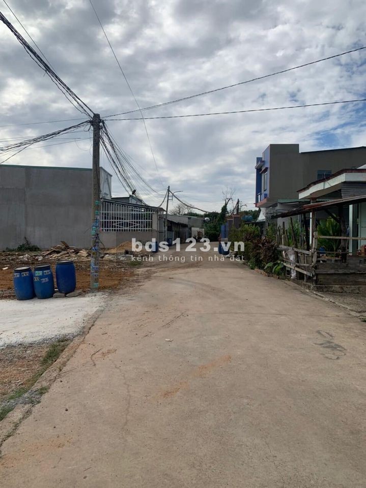 Nợ nặng lãi bán gấp lô đất gần cổng Mỹ Phước 3 đường bê tông 7m, dân đông giá rẻ