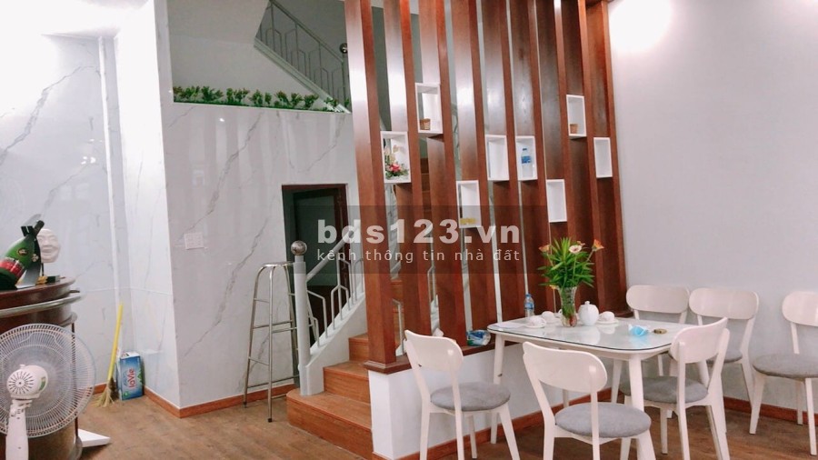 Nhà nguyên căn một xẹt Năm Châu hơn 60m2, Quận Tân Bình giá bán 7.9 tỷ, lh 0908378406