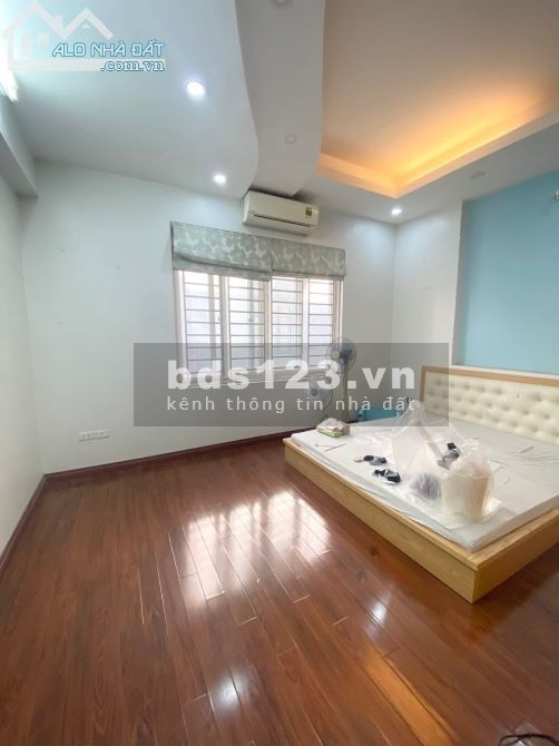 Siêu phẩm hót phân lô, nhà 5 tầng có,gara ô tô, 80m2 mt5.06m, giá 13.1 tỷ Văn quán