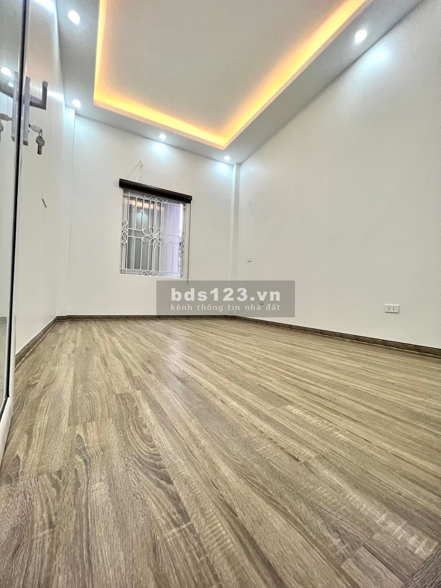 Bán nhà phố Tây sơn, gần ô tô, diện tích sử dụng 30m2 đúc 5 tầng, giá chỉ 3.1 tỷ
