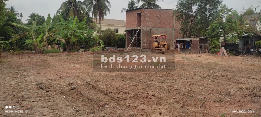 Chủ đất cần bán gấp 3 lô biệt thự nghĩ dưỡng và 3 lô đất nền ngay chợ Bến Gỗ giá 4.5 tỷ