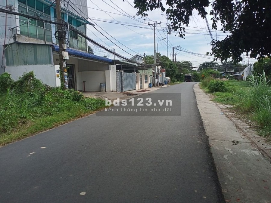 Cần bán gấp lô đất gần chợ Bình Chánh chỉ 2ty400 đường lớn xe vào tận nơi