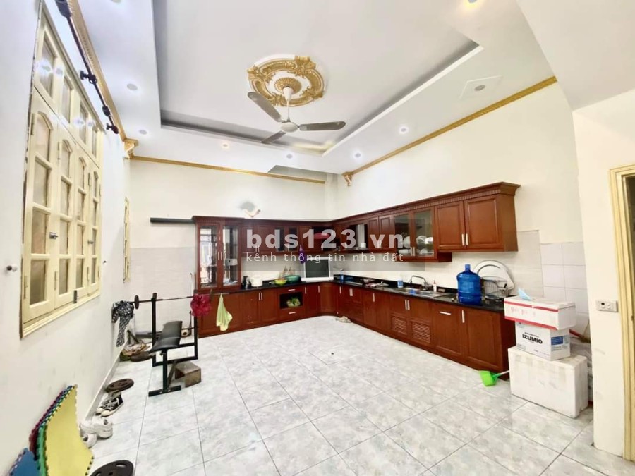 Nhỉnh 6 tỷ nhà đẹp Linh Đàm diện tích rộng ngõ thông ô tô gần phố, lh 0335803979