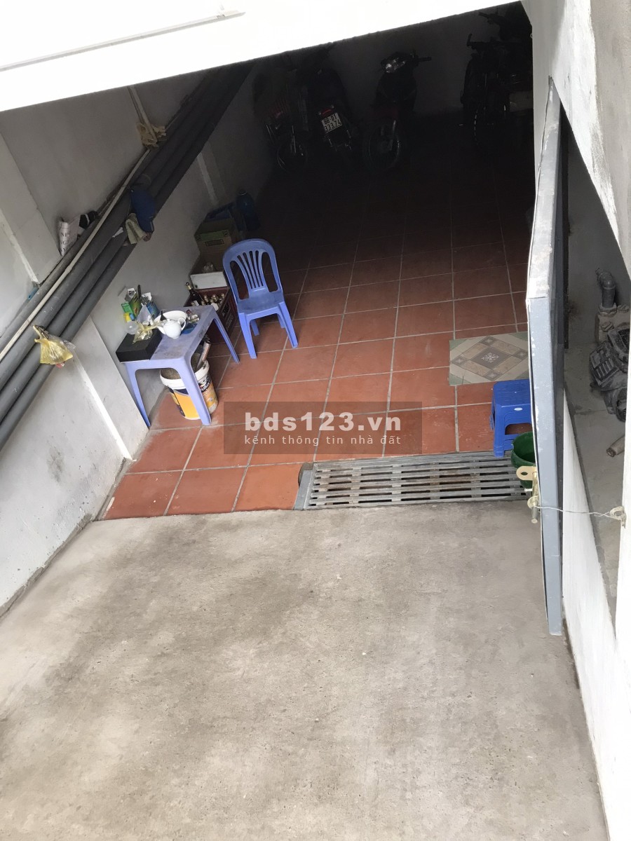 Cửa Hàng To mặt Phố Lớn cần tìm người thuê, khu vực rất đông xe cộ qua lại, vỉa hè rộng