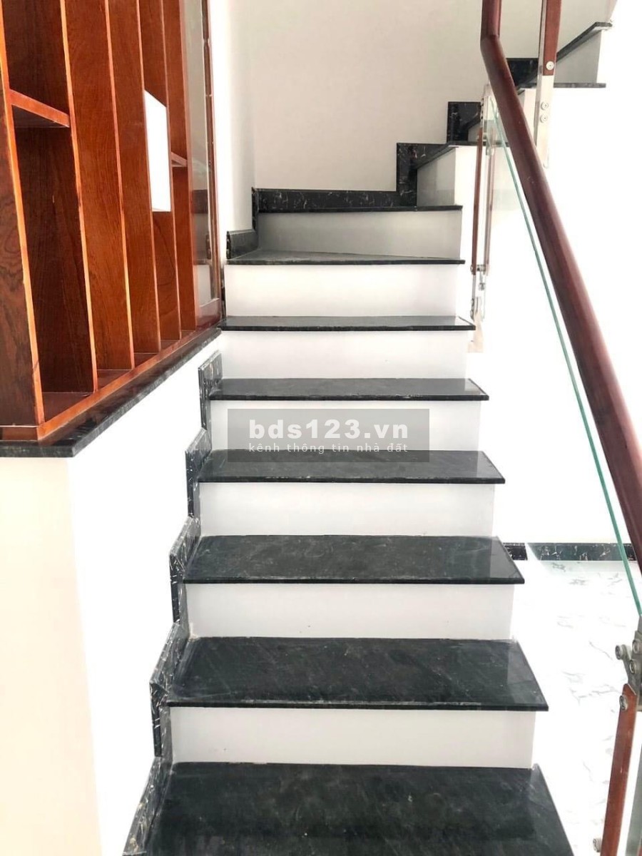 Bán nhà phố khu Nam Sài Gòn, gần cụm KCN Long Hậu – Chìa khóa trao tay
