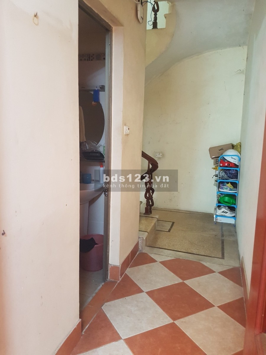Cho thuê phòng khép kín 22m2 tầng 2 nhà liền kề KĐT Đền Lừ 2, full điều hòa nóng lạnh, cạnh vườn hoa