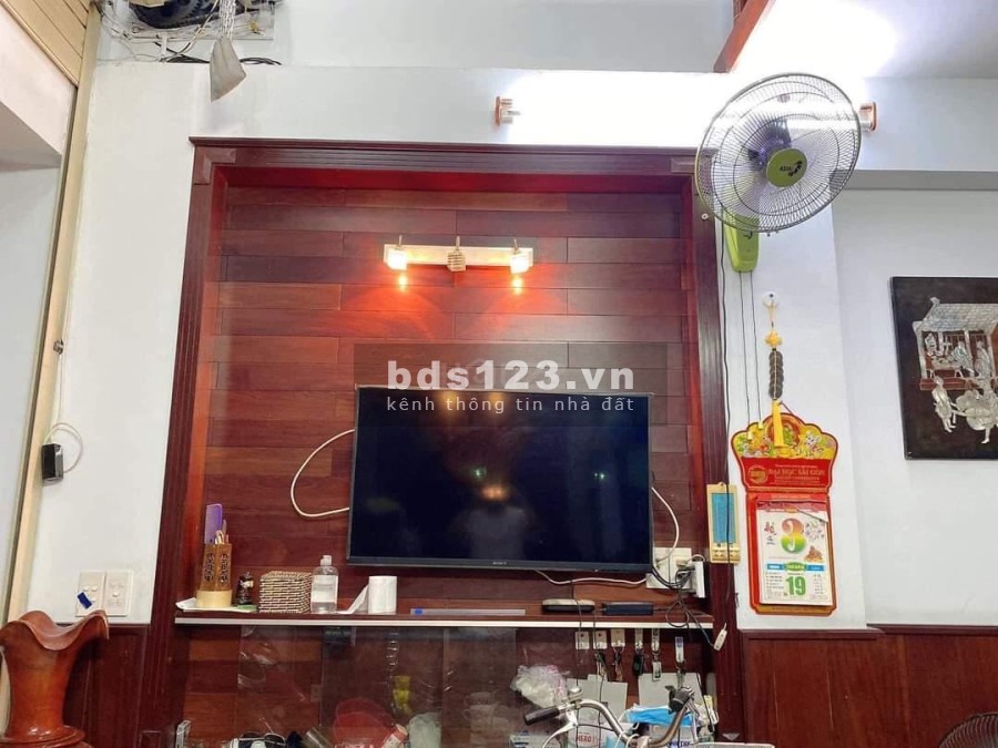 Bán gấp nhà Tân Bình bê tông cốt thép 5 lầu vài bước ra mặt tiền tương lai gần bên công viên