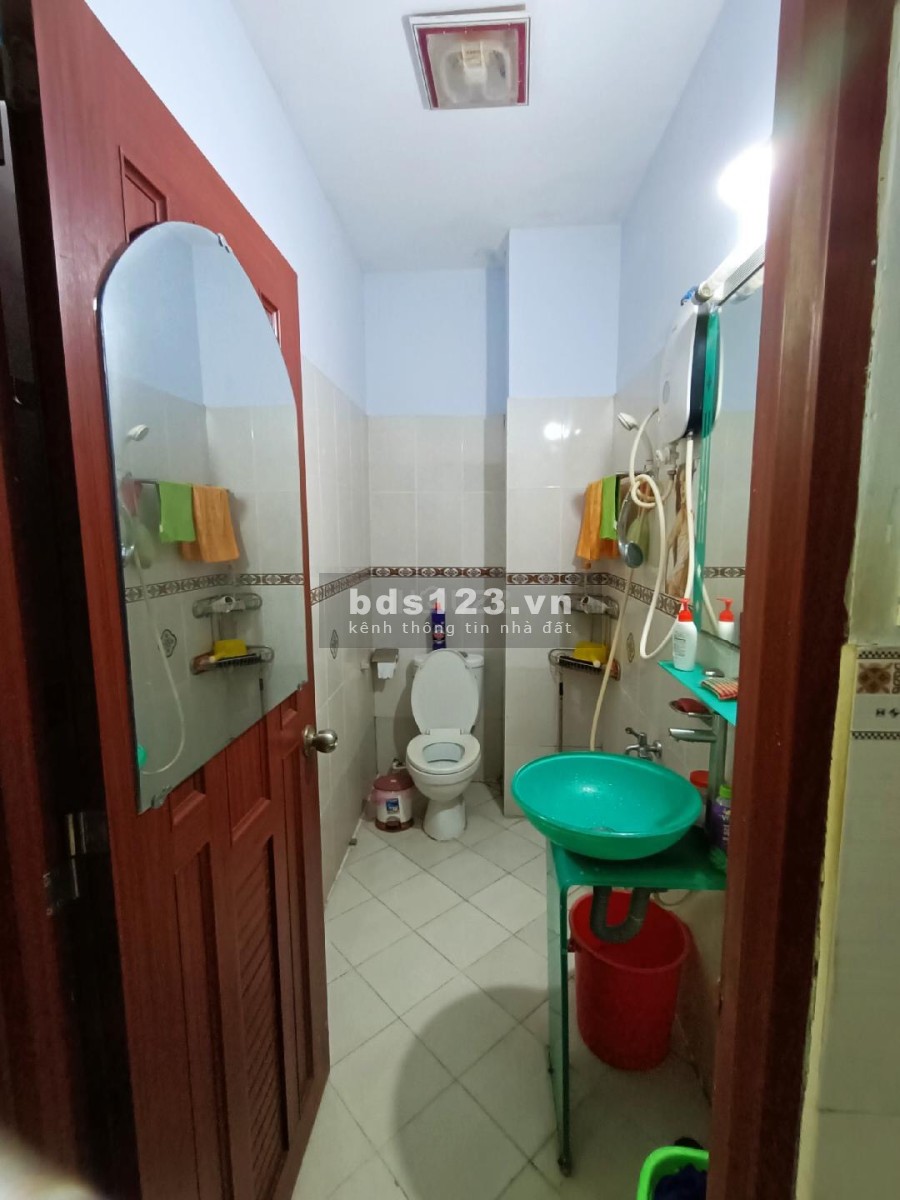 Bán gấp nhà Tân Bình bê tông cốt thép 5 lầu vài bước ra mặt tiền tương lai gần bên công viên