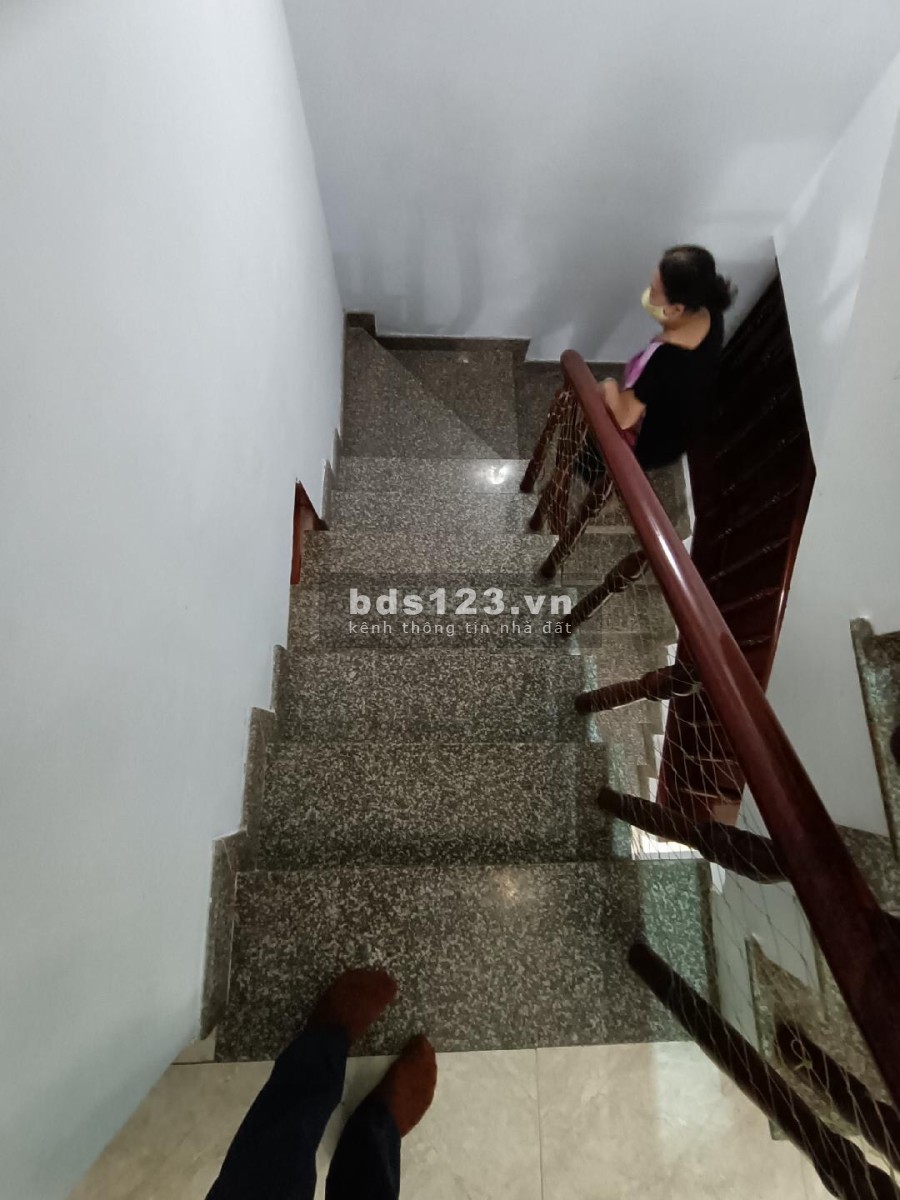 Bán gấp nhà Tân Bình bê tông cốt thép 5 lầu vài bước ra mặt tiền tương lai gần bên công viên