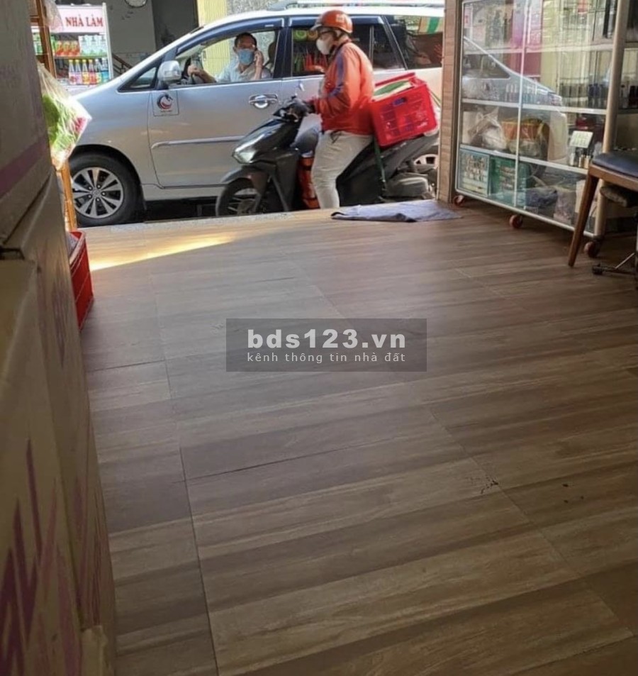 Bán nhà ngay hẻm đường Trần Xuân Soạn diện tích 45m2, hẻm xe ra vào thoải mái