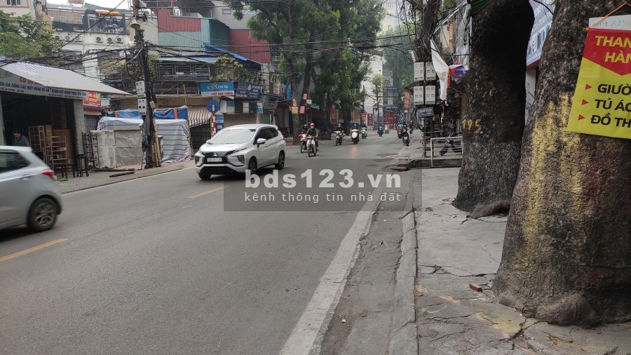 Bán nhà MP La Thành gần ĐSQ Nga DT 90m2 MT 4.1m giá 21,6 tỷ. LH 0912442669