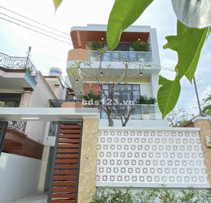 Bán nhà ngay gần Hùng Vương Plaza, có sổ hồng riêng đầy đủ, có thể vay ngân hàng lên đến 70 %