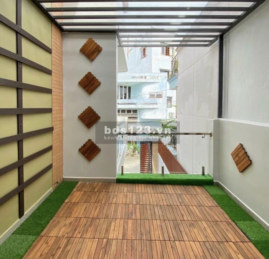 Bán nhà ngay gần Hùng Vương Plaza, có sổ hồng riêng đầy đủ, có thể vay ngân hàng lên đến 70 %
