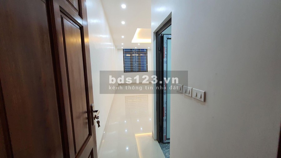 Nhà mặt ngõ kinh doanh - Phân lô Thái Hà - Ô tô tránh