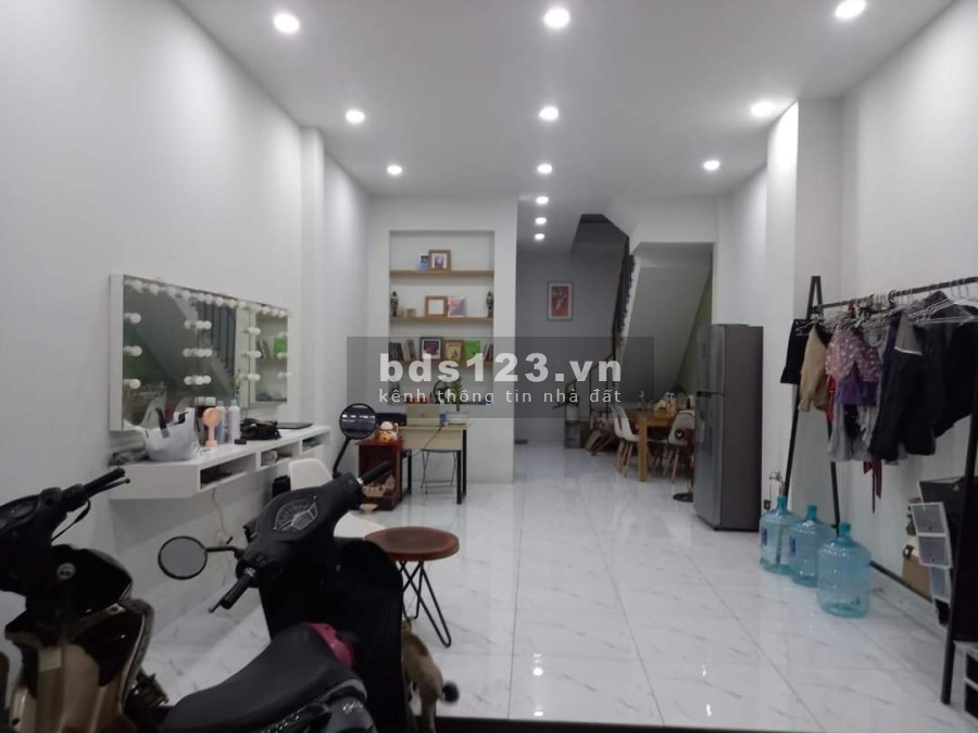 Nhà mới 4 tầng, hẻm xe hơi rộng. Gần Công viên Nguyễn Sỹ Sách giá bán chỉ 6,3 tỷ