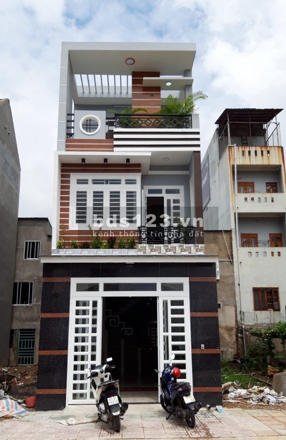 Chính chủ gởi bán nhà trong chợ Nguyễn Đình Chiểu, Quận Phú Nhuận dt 30m2, giá 5.5 tỷ.KD