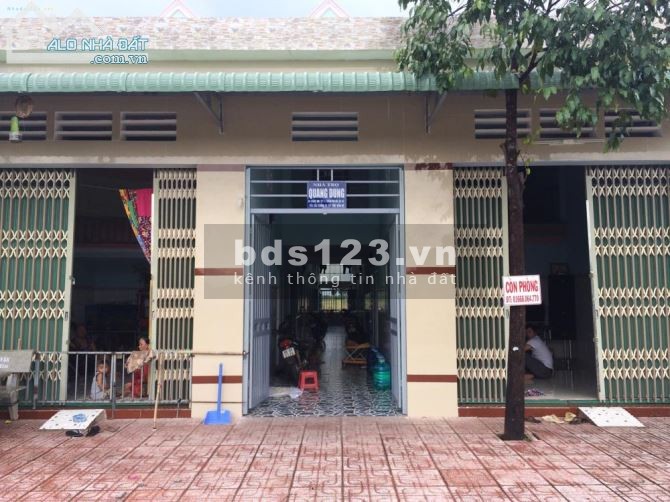 chính chủ bán gấp đất 300m như ảnh và căn nhà nhỏ dân cư đông đúc,+ căn trọ 16p đang cho thuê