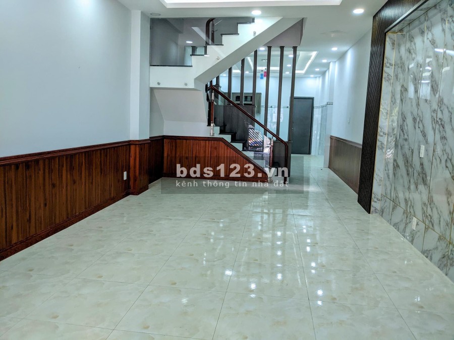 Nhà đẹp Phan Huy Ích, tiện ích xung quanh, xe hơi trong nhà giá bán chỉ 7,7 tỷ