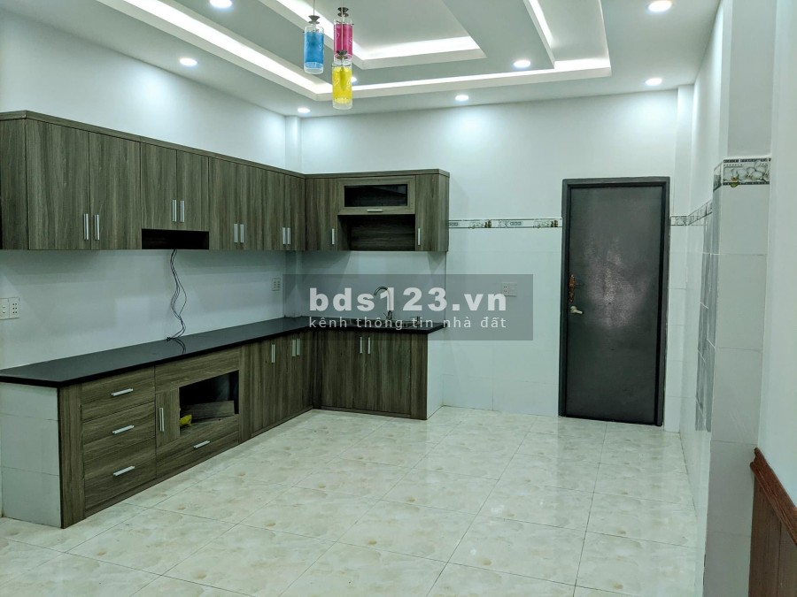 Nhà đẹp Phan Huy Ích, tiện ích xung quanh, xe hơi trong nhà giá bán chỉ 7,7 tỷ