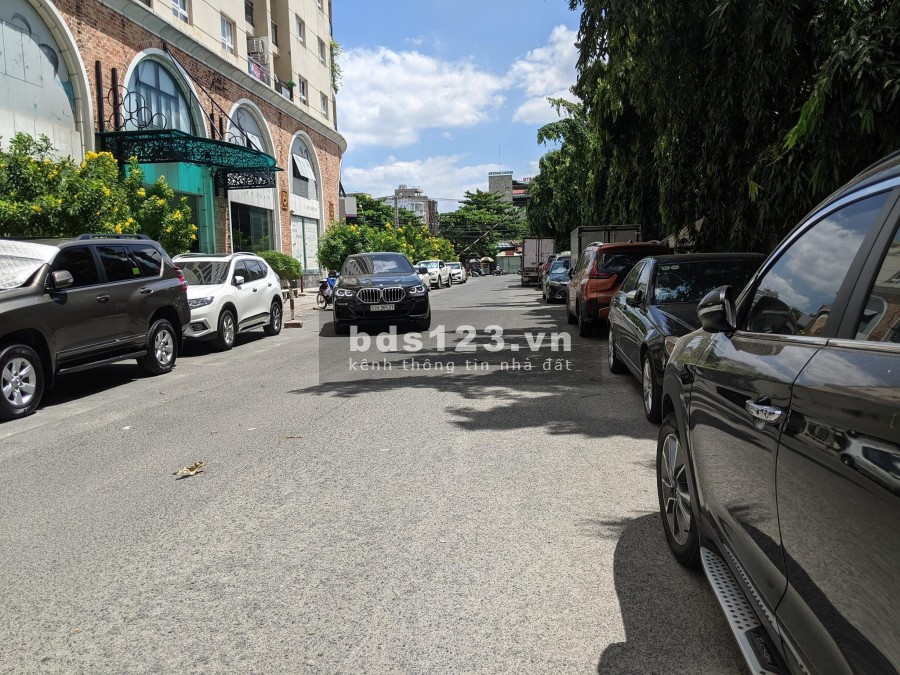 Nhà đẹp Phan Huy Ích, tiện ích xung quanh, xe hơi trong nhà giá bán chỉ 7,7 tỷ