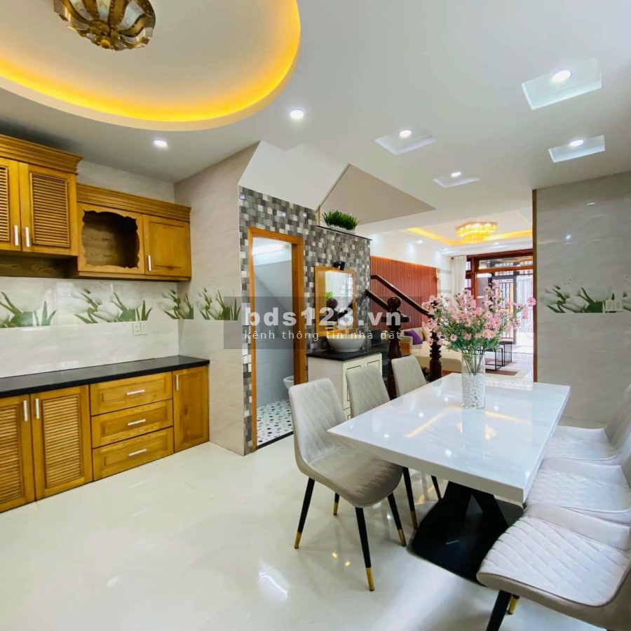 Bán biệt thự vườn khu vực vàng Bình Chánh xây dựng kiên cố, gỗ cao cấp, pháp lý đủ