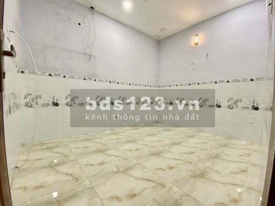 Nhà nguyên căn giá rẻ gần chợ Bà Chiểu, giá tốt để ở, khu an ninh