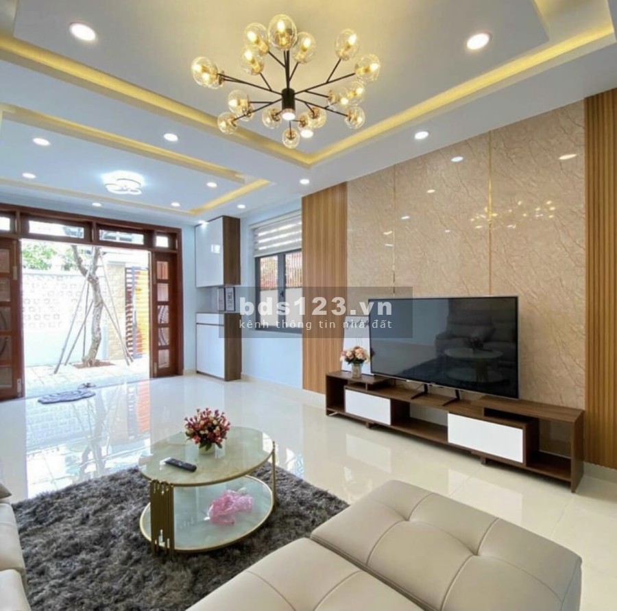 Bán nhà ngay gần Hùng Vương Plaza, có sổ hồng riêng đầy đủ, có thể vay ngân hàng lên đến 70 %