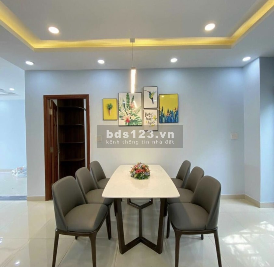 Bán nhà ngay gần Hùng Vương Plaza, có sổ hồng riêng đầy đủ, có thể vay ngân hàng lên đến 70 %