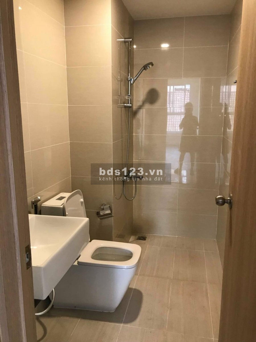 Nhà thiết kế hiện đại (3pn)1 trệt 1 lầu bán 750tr bao sang tên có sổ sẵn ngay Phan Văn Hớn