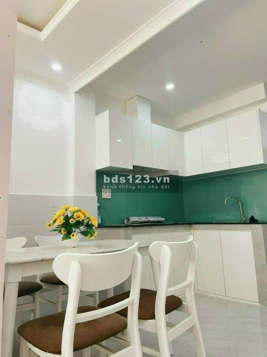 Nhà thiết kế hiện đại (3pn)1 trệt 1 lầu bán 750tr bao sang tên có sổ sẵn ngay Phan Văn Hớn