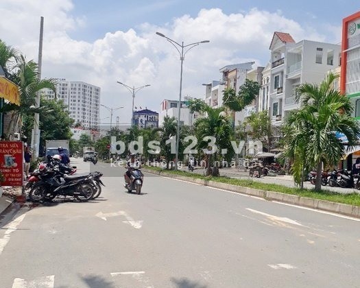 Cần tiền bán gấp lô đất gần khu dân cư Himlam Quận 7 giá bán chỉ 2ty016