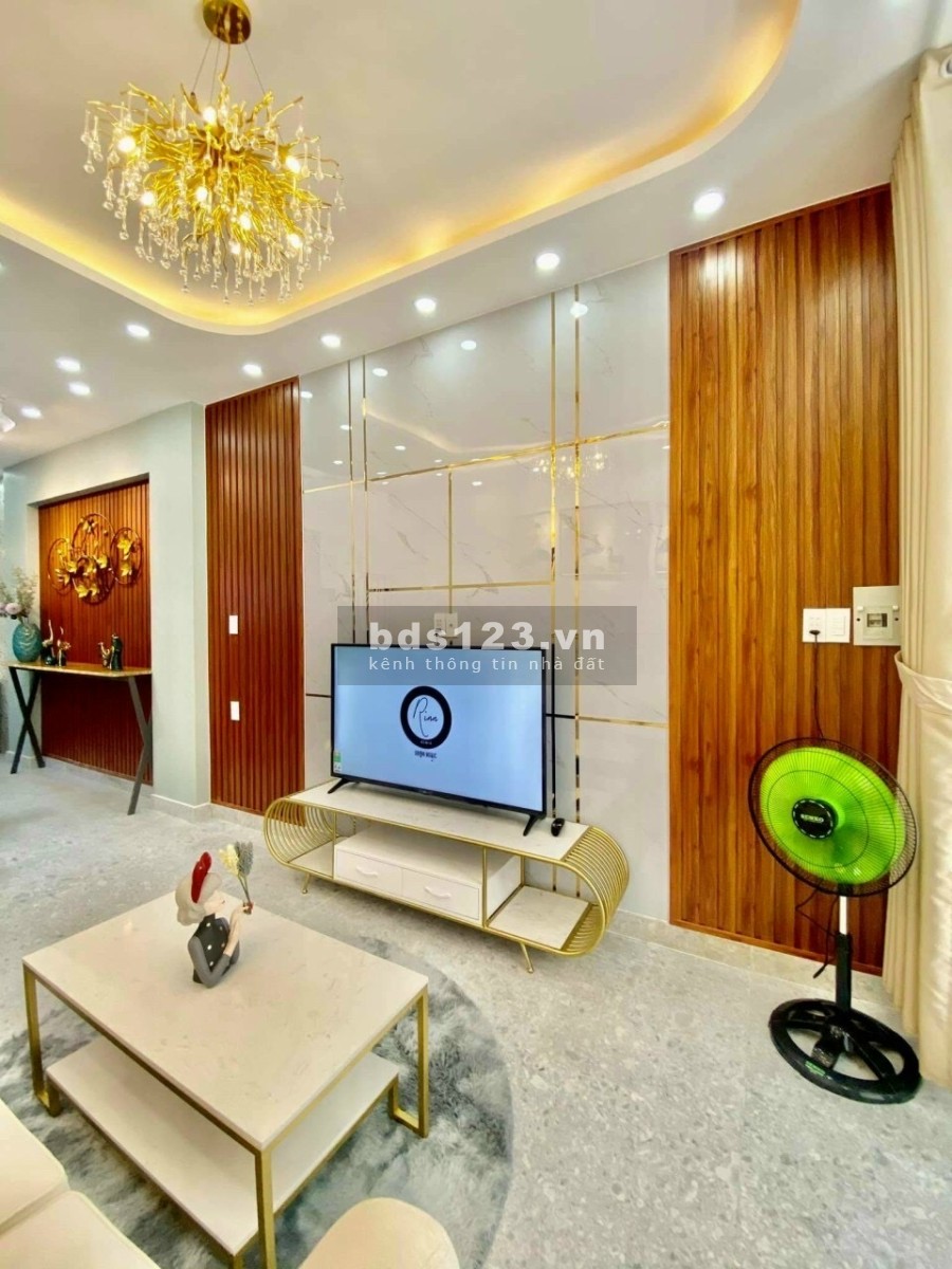 Nhà chính chủ kẹt tiền bán lỗ giá 750 triệu/sổ riêng (1 trệt_1 lầu) gần chợ Hóc Môn.