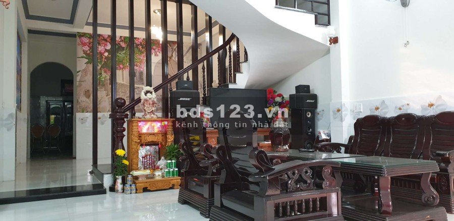 Nhà mặt tiền 3 tầng đường Tôn Đản, nhà chính chủ sổ đỏ, không qua trung gian