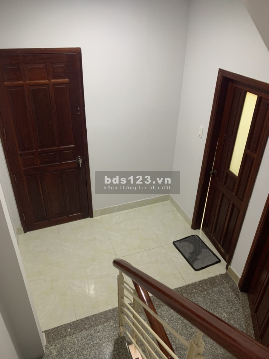 Chính chủ gởi bán nhà trong chợ Nguyễn Đình Chiểu, Quận Phú Nhuận dt 30m2, giá 5.5 tỷ.KD