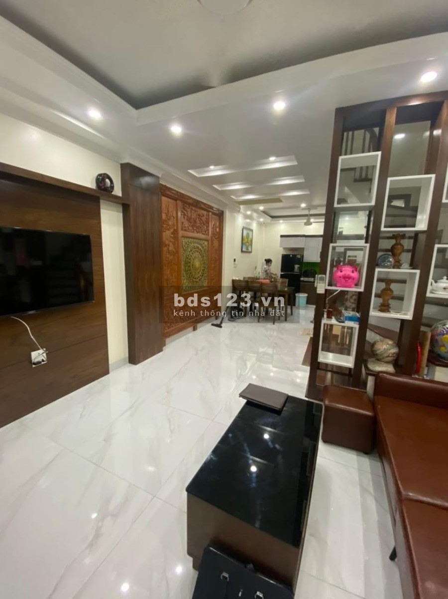 Bán nhà phân lô ngõ ô tô Quận Cầu Giấy, mặt tiền 5m, 5 tầng, giá bán 6.8 tỷ