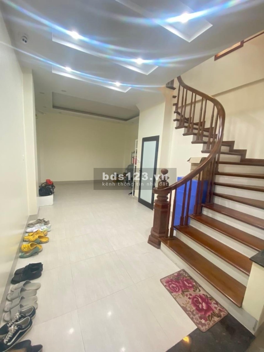 Bán nhà phân lô ngõ ô tô Quận Cầu Giấy, mặt tiền 5m, 5 tầng, giá bán 6.8 tỷ
