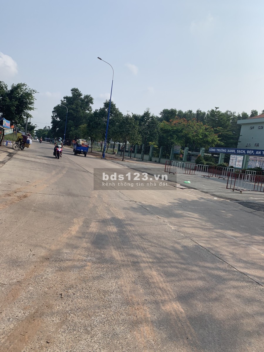 Cần bán lô đất diện tích 150m2 tại khu công nghiệp Mỹ Phước giá rẻ nhất khu.