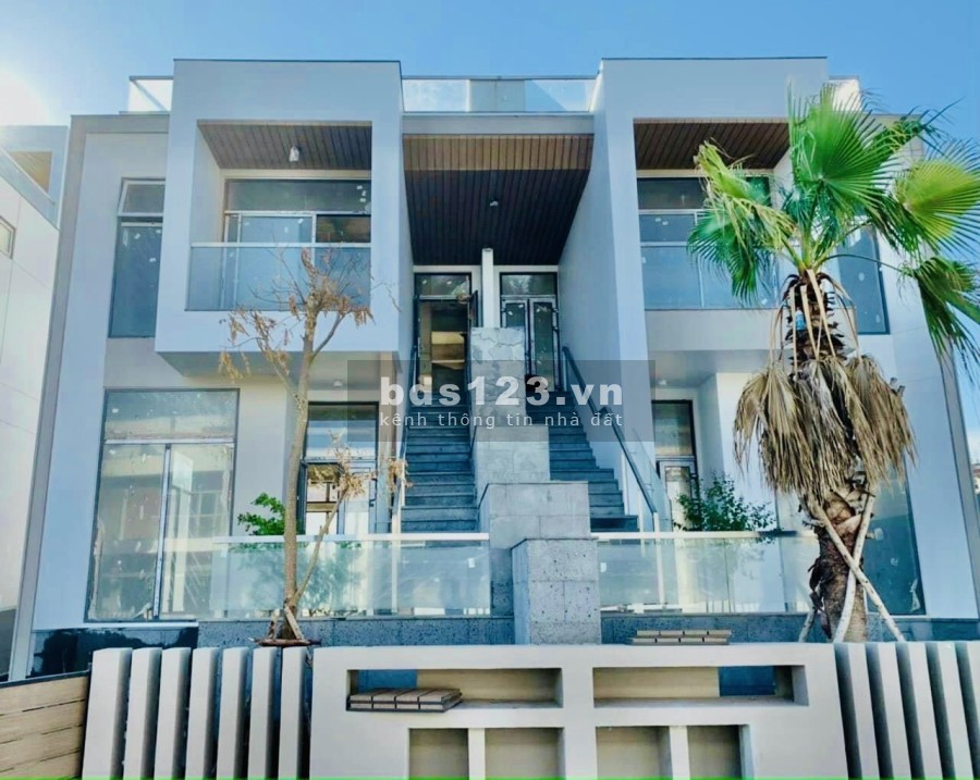Biệt thự nằm trong lòng sân golf chuẩn PGA quốc tế liên hệ 0919624128, sổ sẵn