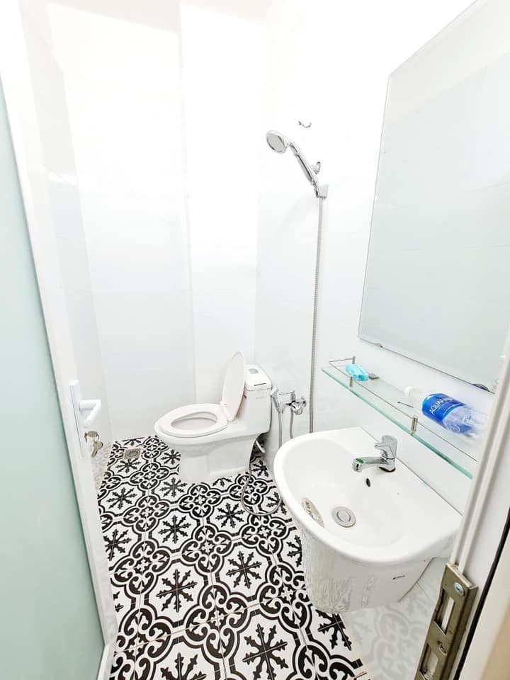 Trốn nợ bán nhanh đang cho thuể 12 triệu tháng. Nhà vuông đẹp DT 35m2 tặng Nội Thất cao cấp, BTCT