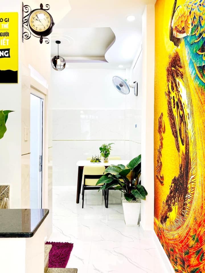 Trốn nợ bán nhanh đang cho thuể 12 triệu tháng. Nhà vuông đẹp DT 35m2 tặng Nội Thất cao cấp, BTCT